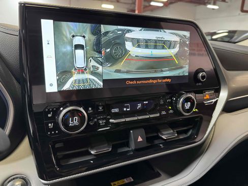 Used 2023 Toyota Highlander Platinum image 9