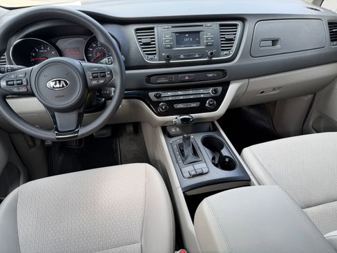 Used 2016 Kia Sedona L image 13