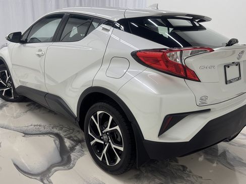 Used 2018 Toyota C-HR XLE FWD image 6