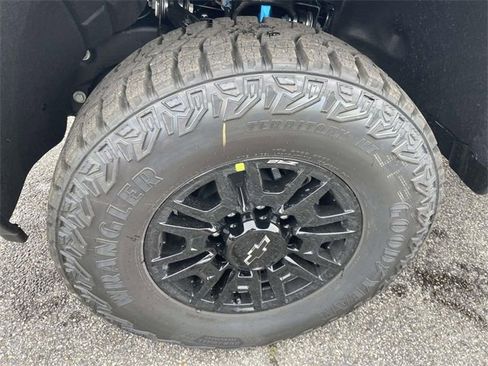New 2026 Chevrolet Silverado 2500 ZR2 image 9