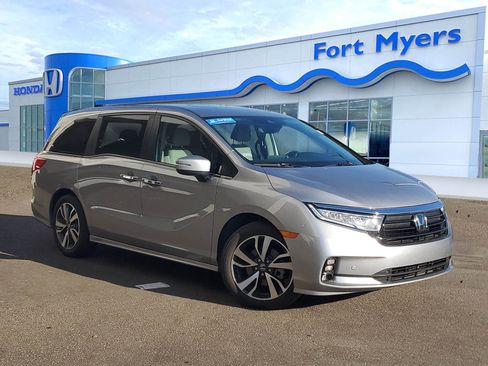 Used 2023 Honda Odyssey Touring image 1