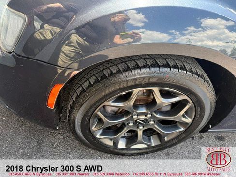 Used 2018 Chrysler 300 S AWD/4WD image 9