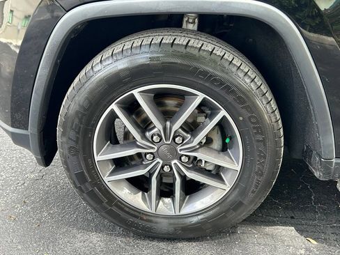Used 2019 Jeep Grand Cherokee Laredo w/ Laredo X Package RWD image 30
