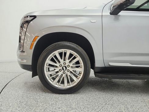 Used 2025 Cadillac Escalade Premium Luxury AWD/4WD image 21