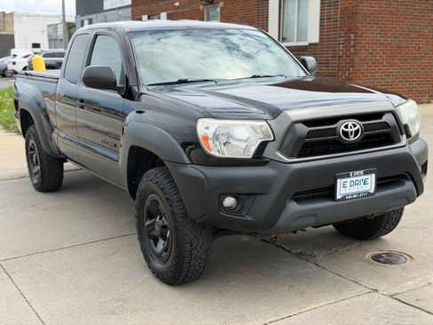 Used 2012 Toyota Tacoma 4x4 Access Cab w/ Convenience Pkg image 3
