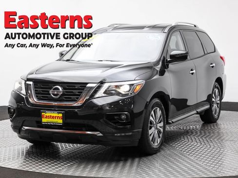 Used 2019 Nissan Pathfinder SV image 1
