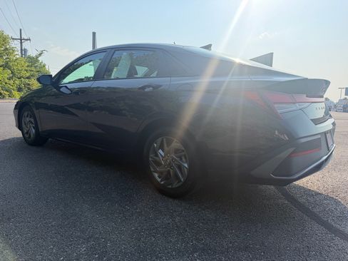 Used 2024 Hyundai Elantra SEL FWD image 11