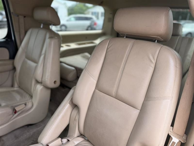 Used 2008 Chevrolet Suburban LTZ w/ LTZ Preferred Equipment Group AWD/4WD image 17