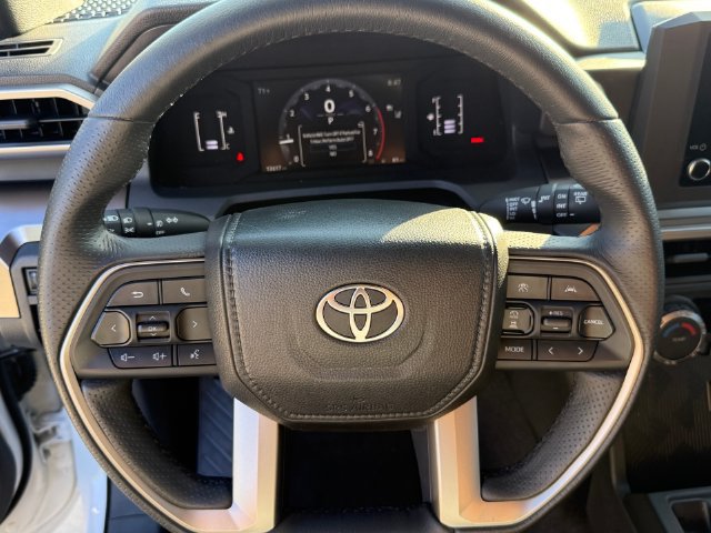 Used 2025 Toyota 4Runner SR5 AWD/4WD image 17