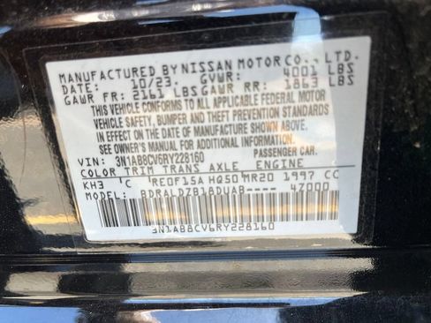 Used 2024 Nissan Sentra SV w/ SV Premium Package FWD image 9