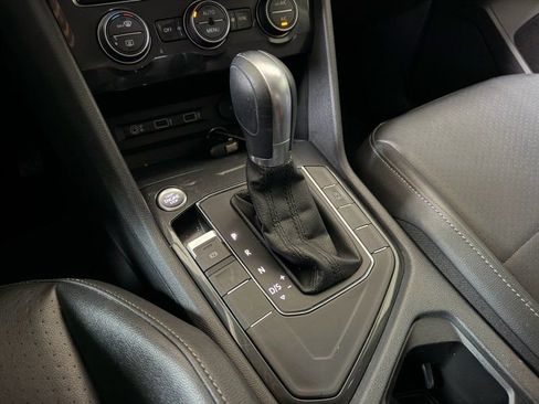Used 2018 Volkswagen Tiguan SE FWD image 25