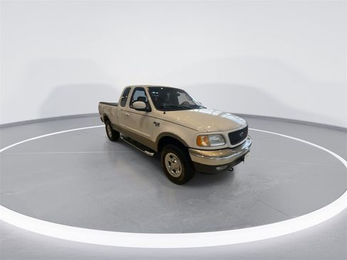 Used 2003 Ford F150 Lariat image 2
