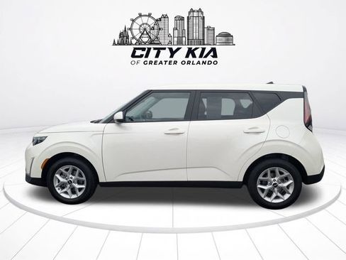 Certified 2025 Kia Soul LX w/ LX Technology Package FWD image 2