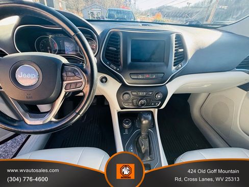 Used 2021 Jeep Cherokee Latitude Plus w/ Sun & Sound Group image 6