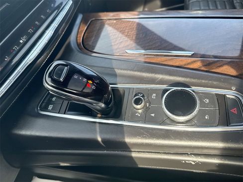 Used 2022 Cadillac Escalade ESV Premium Luxury Platinum image 23