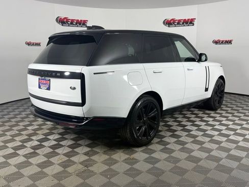 Used 2023 Land Rover Range Rover SE image 3