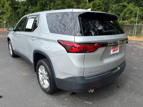 Used 2022 Chevrolet Traverse LS FWD image 3