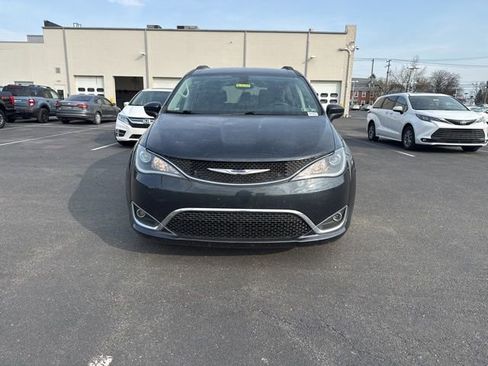 Used 2019 Chrysler Pacifica Touring Plus w/ Cold Weather Group image 7