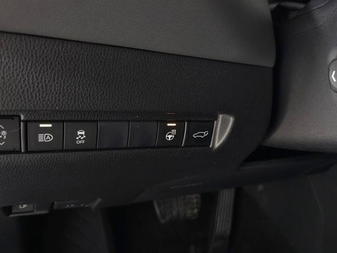 Used 2021 Toyota Venza XLE w/ Softex Package AWD/4WD image 16