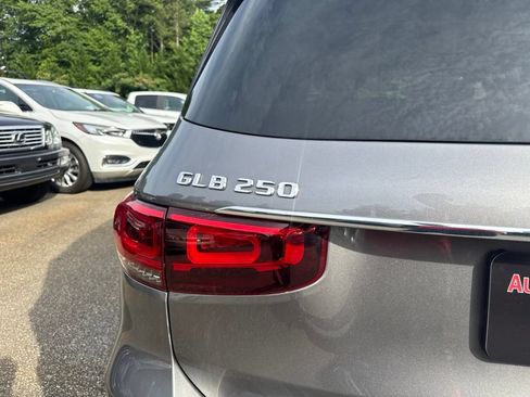 Used 2022 Mercedes-Benz GLB 250 w/ Premium Package Lite image 9