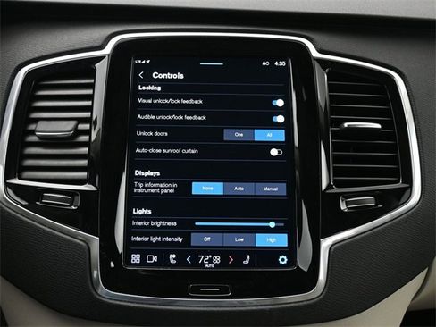 Used 2023 Volvo XC90 B6 Plus image 17