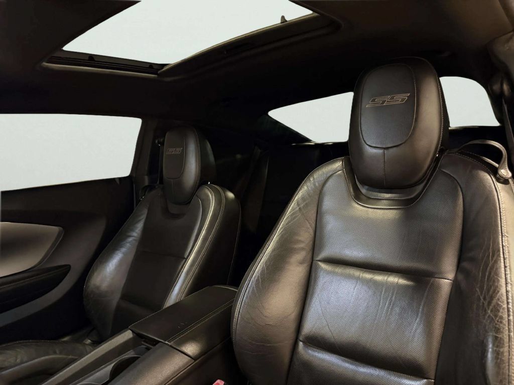 Used 2010 Chevrolet Camaro SS RWD image 16