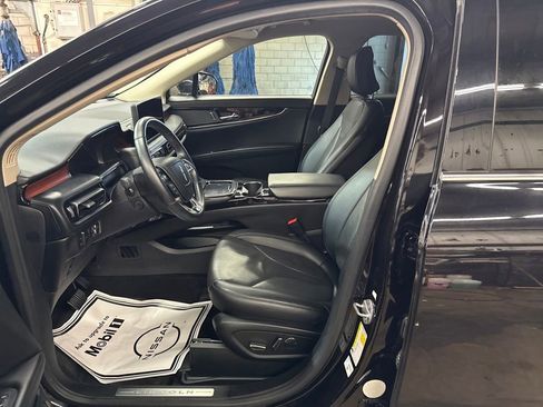 Used 2022 Lincoln Nautilus Reserve w/ Monochromatic Package image 18