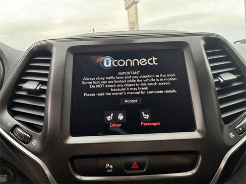 Used 2020 Jeep Cherokee Trailhawk w/ Cold Weather Group image 26