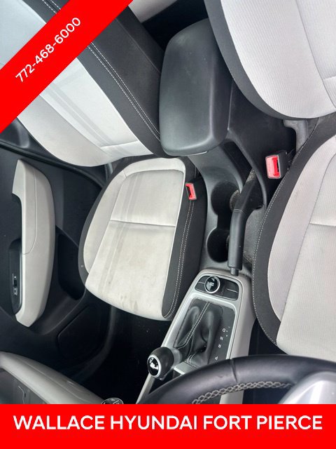 Used 2023 Hyundai Venue SEL w/ Cargo Package FWD image 5