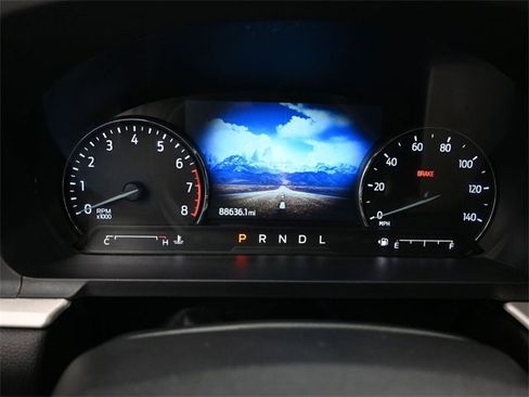 Used 2023 Ford Explorer XLT image 11