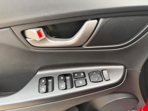 Used 2021 Hyundai Kona Limited AWD/4WD image 35