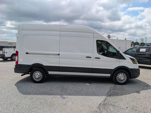 Used 2024 Ford Transit 250 148 High Roof AWD image 2