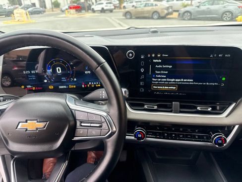 Used 2025 Chevrolet Equinox LT w/ Convenience Package II FWD image 24