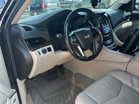 Used 2019 Cadillac Escalade Luxury RWD image 10
