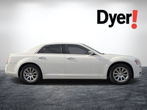 Used 2014 Chrysler 300 C RWD image 2