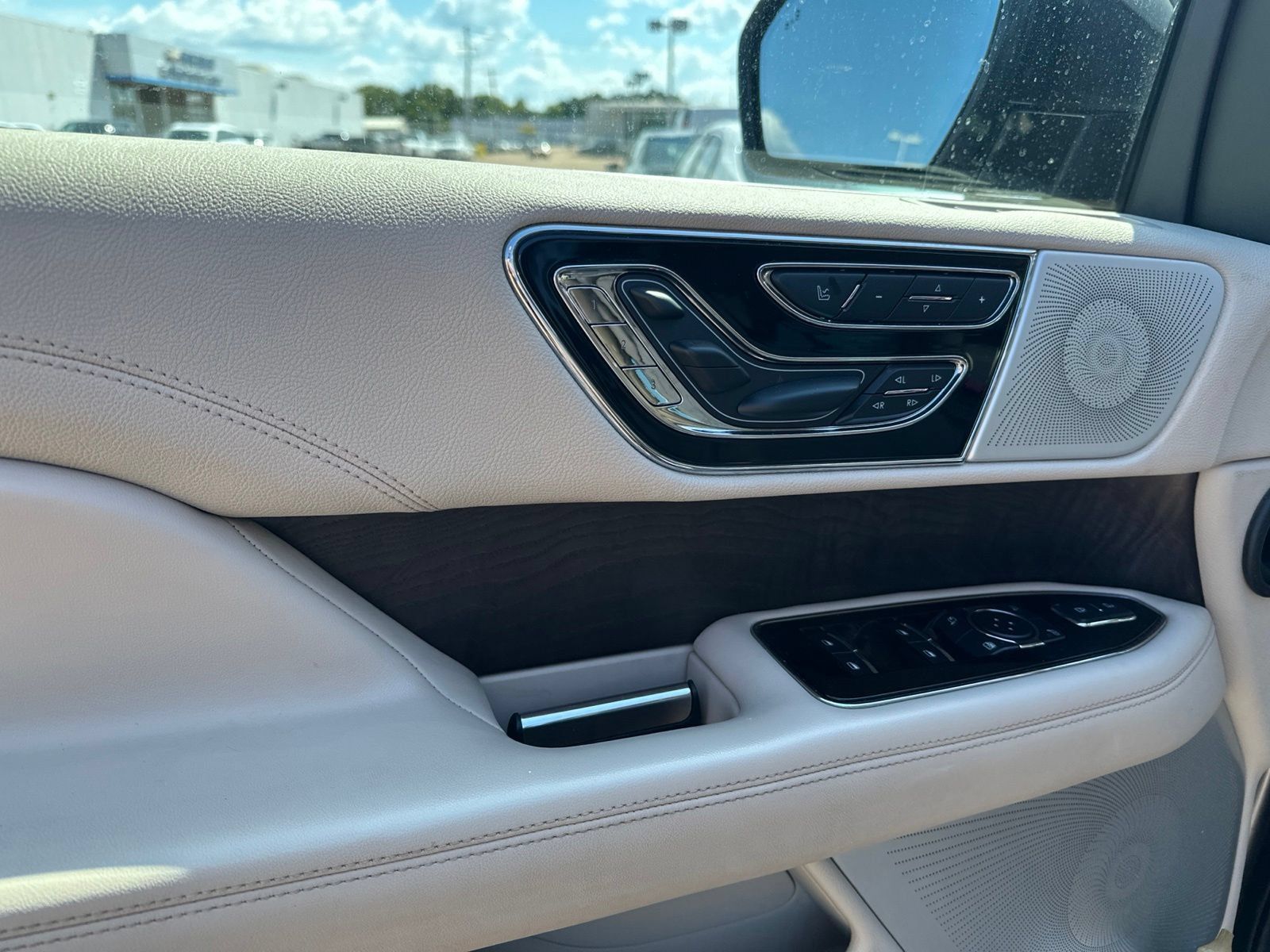 Used 2020 Lincoln Navigator Reserve w/ Luxury Package RWD image 13