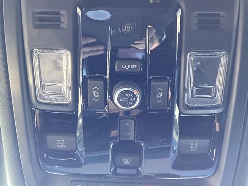 New 2026 Chevrolet Suburban Premier image 22