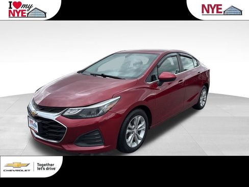 Used 2019 Chevrolet Cruze LT w/ Convenience Package FWD image 1
