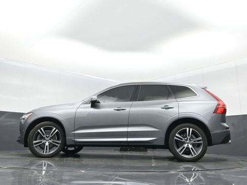 Used 2019 Volvo XC60 T6 Momentum w/ Multimedia Package image 34