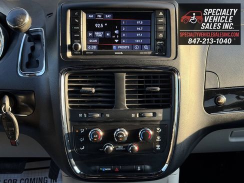 Used 2018 Dodge Grand Caravan SXT FWD image 38