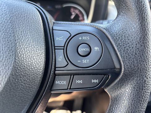Used 2025 Toyota RAV4 XLE AWD/4WD image 20