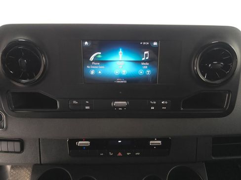 Used 2024 Mercedes-Benz Sprinter 2500 image 15