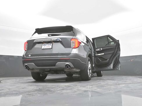 Used 2021 Ford Explorer Limited w/ Equipment Group 301A AWD/4WD image 56