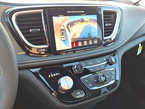 New 2026 Chrysler Pacifica Select image 20
