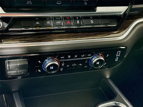 New 2026 GMC Sierra 1500 Elevation image 11