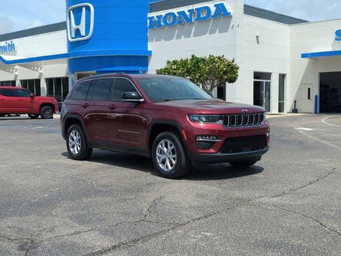 Used 2022 Jeep Grand Cherokee Limited AWD/4WD image 2
