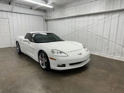 Used 2008 Chevrolet Corvette Indy 500 Pace Car Replica 2dr w/ Preferred Equipment Group image 3