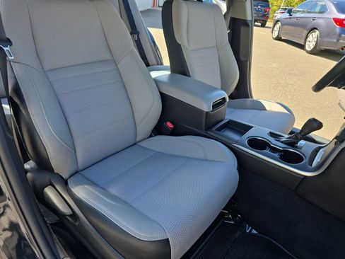 Used 2016 Toyota Camry SE image 10