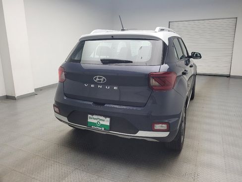 Used 2023 Hyundai Venue Limited FWD image 7