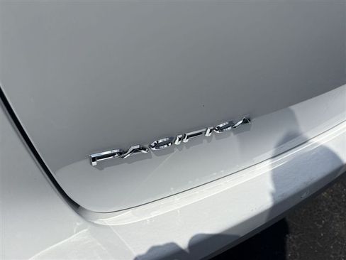 Used 2024 Chrysler Pacifica Touring-L FWD image 30